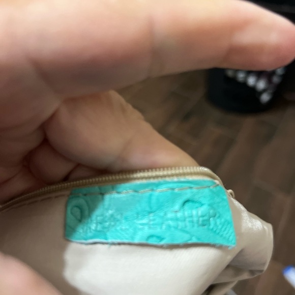 COPY - Bifold embossed Sea Green leather purse one zipper does not have a pull. - Picture 4 of 4